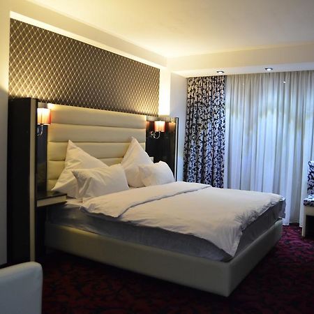 Hotel Articus Κραϊόβα Εξωτερικό φωτογραφία