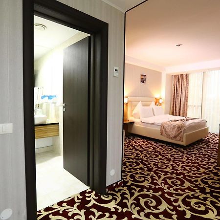 Hotel Articus Κραϊόβα Εξωτερικό φωτογραφία