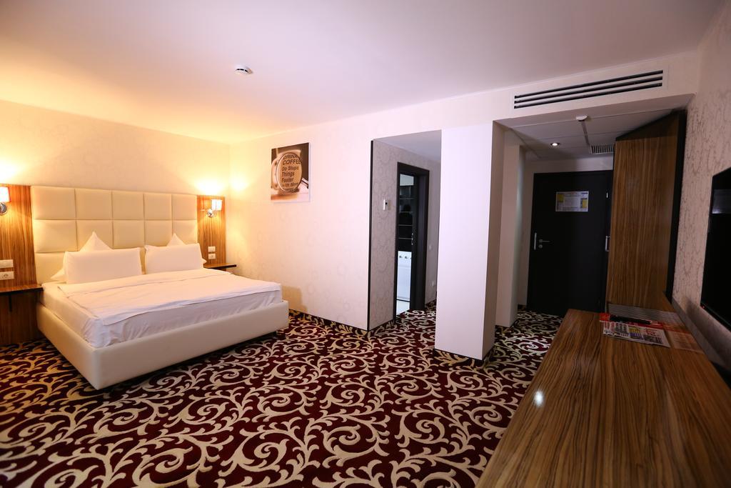 Hotel Articus Κραϊόβα Εξωτερικό φωτογραφία