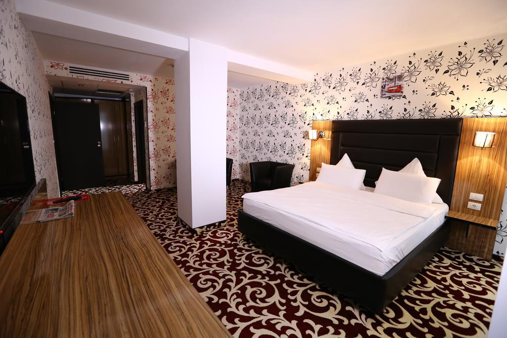 Hotel Articus Κραϊόβα Εξωτερικό φωτογραφία