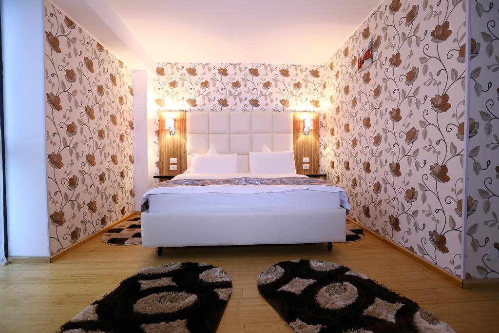 Hotel Articus Κραϊόβα Εξωτερικό φωτογραφία