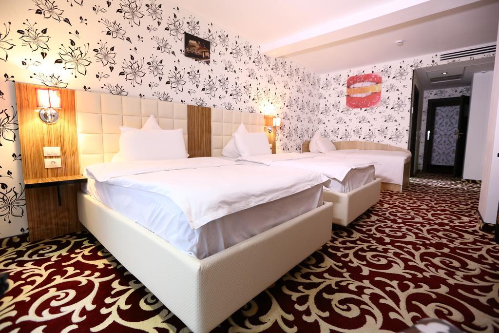 Hotel Articus Κραϊόβα Εξωτερικό φωτογραφία