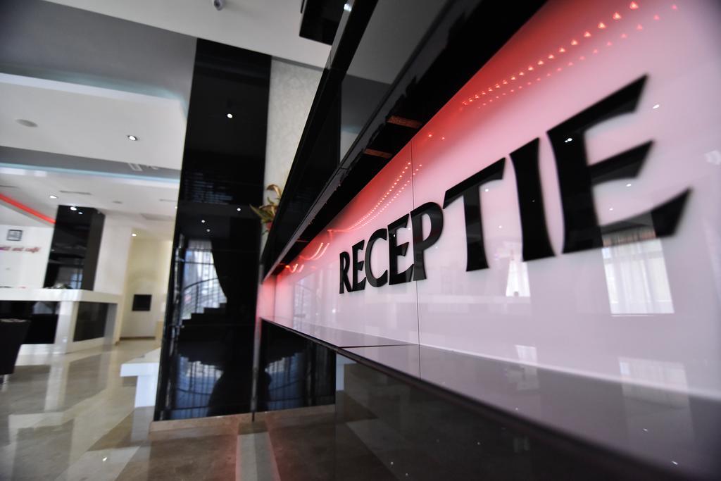 Hotel Articus Κραϊόβα Εξωτερικό φωτογραφία