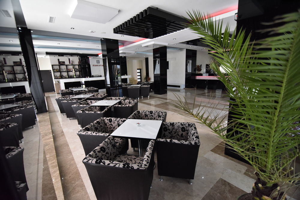 Hotel Articus Κραϊόβα Εξωτερικό φωτογραφία