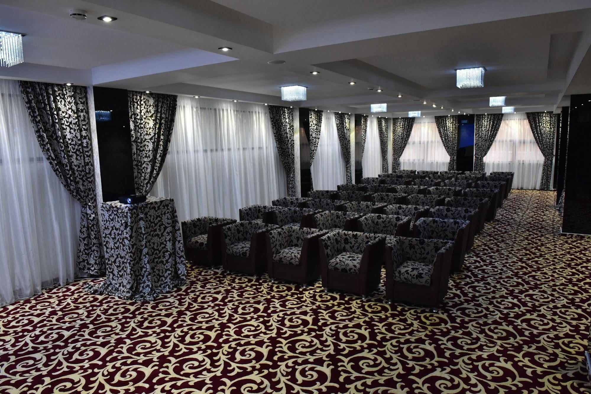Hotel Articus Κραϊόβα Εξωτερικό φωτογραφία
