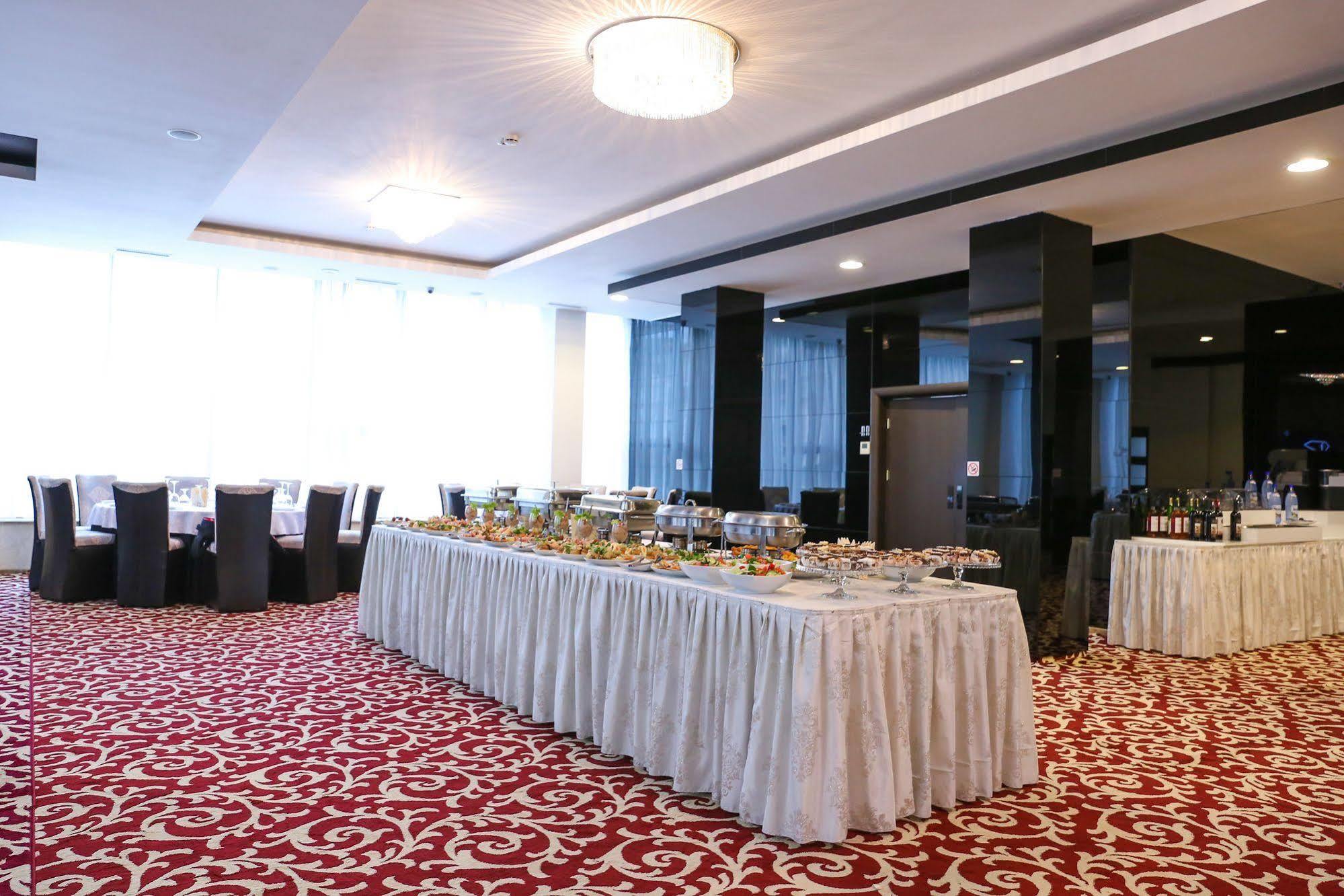 Hotel Articus Κραϊόβα Εξωτερικό φωτογραφία