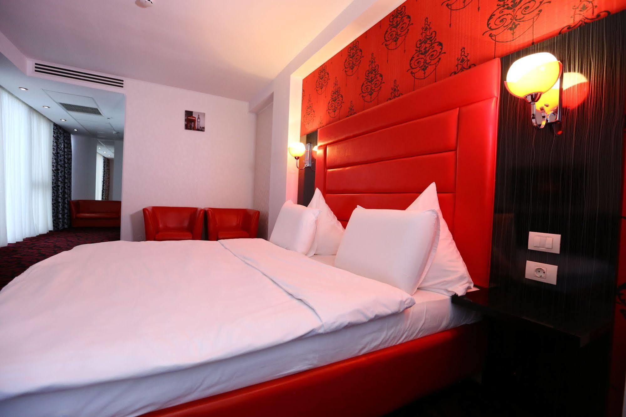 Hotel Articus Κραϊόβα Εξωτερικό φωτογραφία