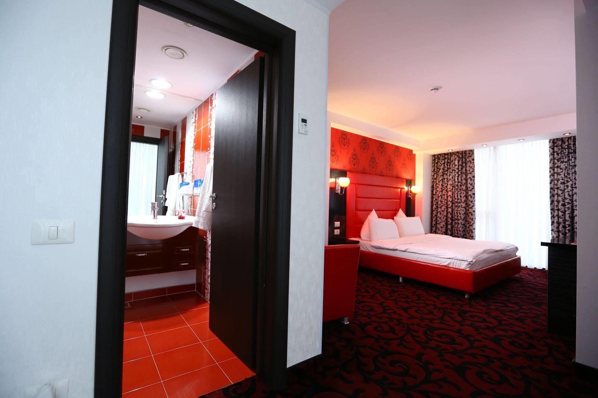 Hotel Articus Κραϊόβα Εξωτερικό φωτογραφία