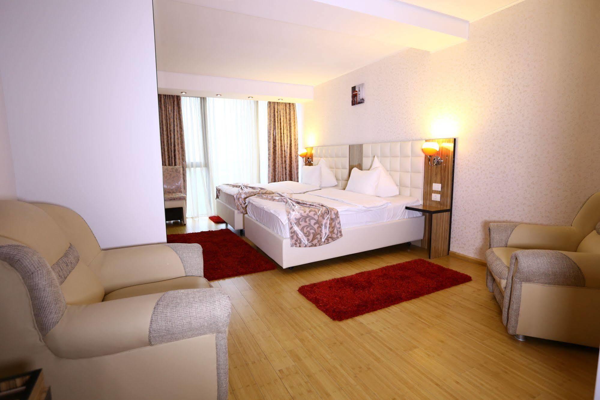 Hotel Articus Κραϊόβα Εξωτερικό φωτογραφία