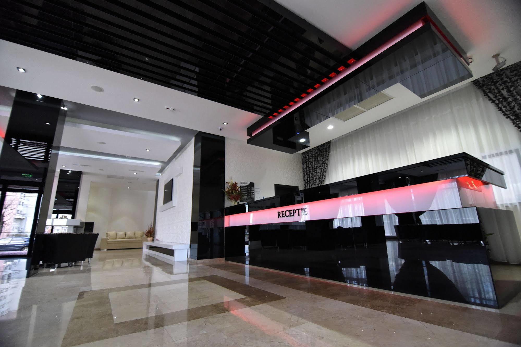 Hotel Articus Κραϊόβα Εξωτερικό φωτογραφία