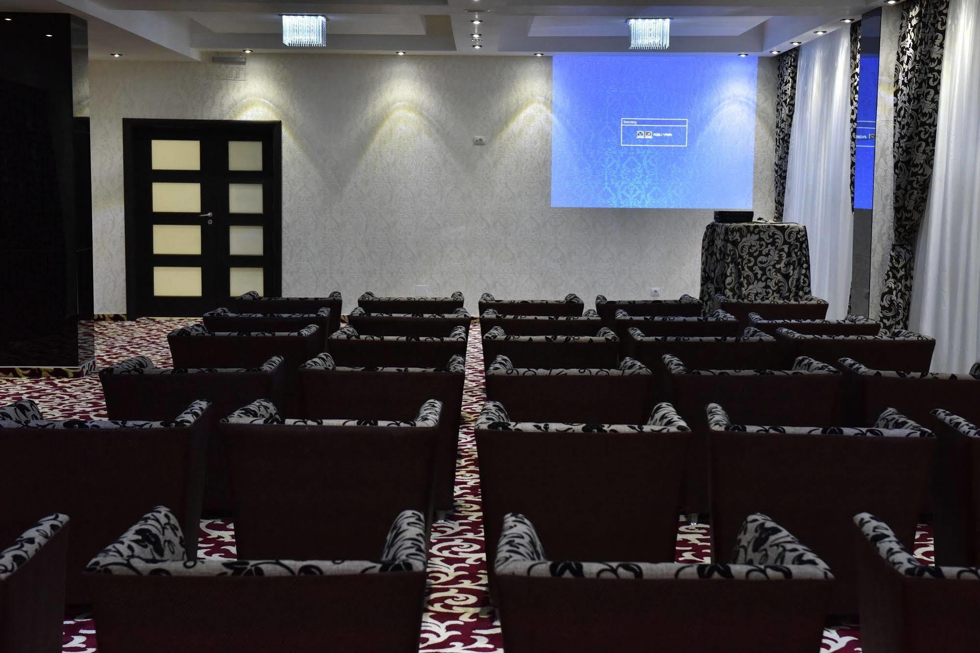 Hotel Articus Κραϊόβα Εξωτερικό φωτογραφία